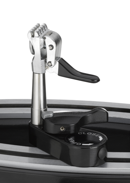 Signum Pro S-6700 string clamp with clamp base in detailed view
